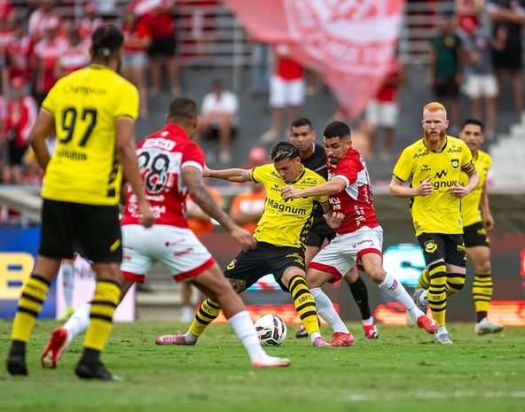 Em jogo movimentado, CRB perde para o São Bernardo se afasta do G-4 da Série B
