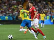 Mancando, Neymar tranquiliza torcida e diz estar bem para o resto da Copa