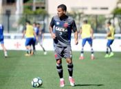 Ramon diz que Milton está trabalhando bem com os garotos da base (Foto: Paulo Fernandes/Vasco)