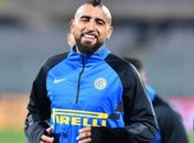 Estrela da seleção chilena, Vidal viraliza com vídeo bêbado em Ferrari e gera polêmica