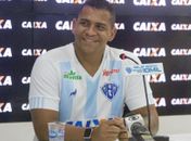 CSA encerra novela e anuncia contratação de atacante Walter para a Série B