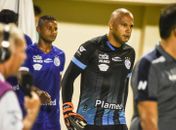 Genivaldo reclama de gol polêmico do Santa: "Não dá para estar errando esses lances"