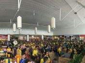 Torcedores assistem jogos do Brasil no Shopping de Arapiraca