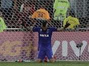 Alex Roberto chorou no vestiário do Flamengo, perdeu a vaga no time e a confiança da diretoria