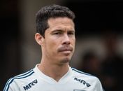 Hernanes tem lesão muscular grave e vira desfalque no São Paulo
