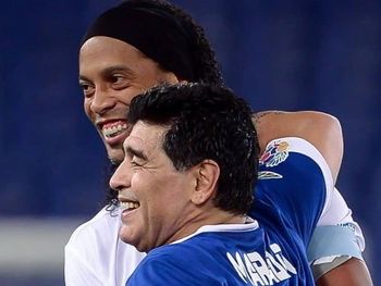 Ronaldinho e Maradona são amigos