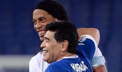 Ronaldinho e Maradona são amigos