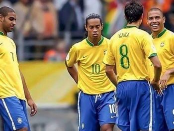 Kaká, Ronaldinho Gaúcho, Adriano e Ronaldo formaram o ataque da seleção em 2006