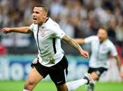 Corinthians fica perto de contratar o lateral Sidcley