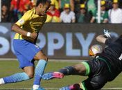 Goleiro boliviano vive dia de herói e se orgulha por defesa com o nariz: ‘Ponho tudo pela seleção’