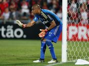 Jailson sentiu a contusão durante a disputa de pênaltis contra o Barcelona de Guayaquil (Foto: Rafael Ribeiro/Dia Esportivo/Estadão Conteúdo)