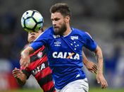 Rafael Sobis sofre desmaio por exaustão no vestiário após jogo contra o Vitória (Foto: Washington Alves//Light Press)