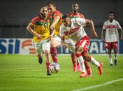 Com gol olímpico, CRB goleia o Brusque e vira vice-líder da Serie B