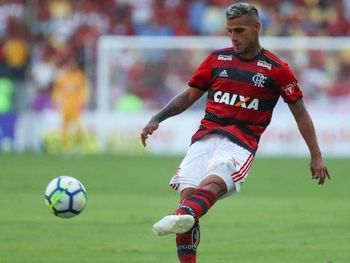 Trauco em ação pelo Flamengo