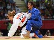 Sarah Menezes rompe ligamento e para por quatro meses