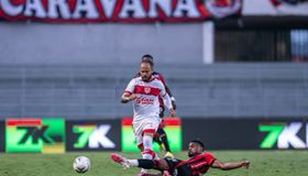 CRB vacila em casa, leva 4 a 2 do Vitória e segue sem vencer no Nordestão

