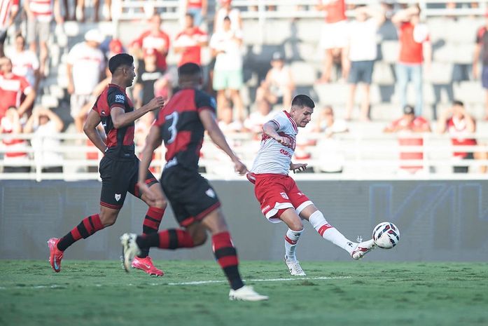 CRB vira sobre o Atlético-GO no Rei Pelé e mantém vivo o sonho do acesso