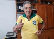 Ronaldo Drummond com a camisa da CBD, seleção brasileira