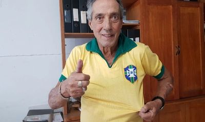 Ronaldo Drummond com a camisa da CBD, seleção brasileira