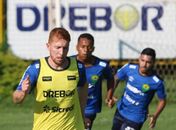 Ferrugem elogia elenco do Cuiabá e foca em grande ano no clube