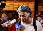 Justiça rejeita recurso e mantém Ronaldinho em prisão domiciliar