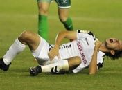 Jogador leva suspensão pesada por morder o pênis de rival em campo
