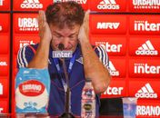 Cuca pede calma após doping de Carneiro: A gente não pode fazer julgamento