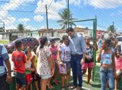 Semelj entrega leite arrecadado em academias para moradores do Carminha