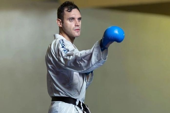 Douglas Brose viaja para primeiro período de treinos presenciais com a seleção brasileira de karatê