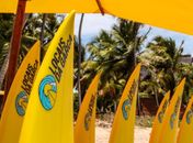 Governo entrega equipamentos para projeto de surf na Garça Torta