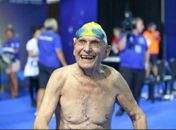 Australiano de 99 anos bate recorde mundial: 'Nada existe acima da água'