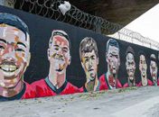 Pais e torcedores homenageiam mortos no Ninho do Urubu