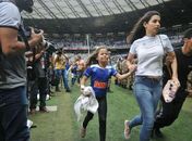 Crianças passam momentos de pânico no Mineirão em confusão depois de rebaixamento do Cruzeiro