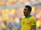 Brasil joga bonito, goleia Peru e se classifica em primeiro