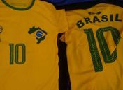 Polícia recupera cinco toneladas de material em fábrica de camisas piratas da seleção