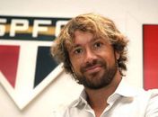 'Simulações de Neymar fazem zagueiros entrarem mais duro', diz Lugano