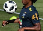 Jornal inglês coloca os brasileiros Willian e Alex Sandro na mira do Manchester United