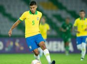 “É legal que estejam observando”: B. Guimarães revela que recebeu sondagens do Barça, mas cita foco total no Lyon