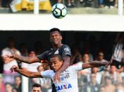 Jô diz continuar “muito tranquilo” com a situação do Corinthians