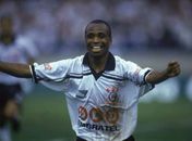 Edílson explica "roubo de pulseira", que o tirou da Copa