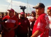Vídeo: Torcedores protestam contra má fase do CRB e intimidam jogadores no CT