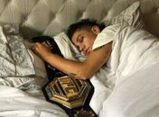 Campeã do UFC, Jéssica Andrade não dorme sem o cinturão: 'Coladinho comigo'