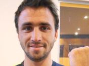 Ex-jogador do Boca Juniors briga com ladrão e impede assalto em joalheria