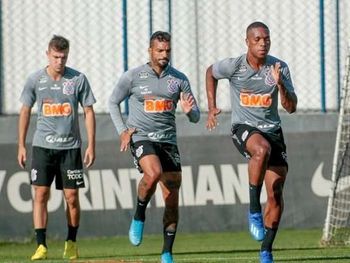 Jogadores que não iniciaram o Dérbi fizeram trabalho em campo nesta quinta