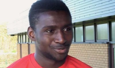 Alhaji Sesay, de 22 anos, já jogou no Bristol City e na selação de Serra Leoa 
