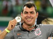 Carille deixa polêmica de arbitragem de lado e vê título merecido