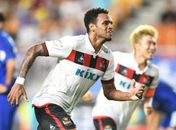 Anderson Lopes assina por três anos com o Sapporo e celebra retorno ao Japão