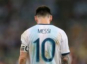 Juiz é xingado após expulsar Messi em Itaquera