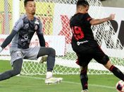 Irritado, goleiro de clube carioca deixa estádio minutos antes de início de jogo
