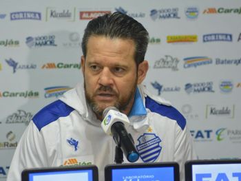 Coletiva com o técnico Argel Fucks